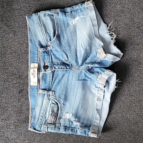 3 for $15 item🎉Hollister Juniors Denim Shorts - Picture 1 of 4